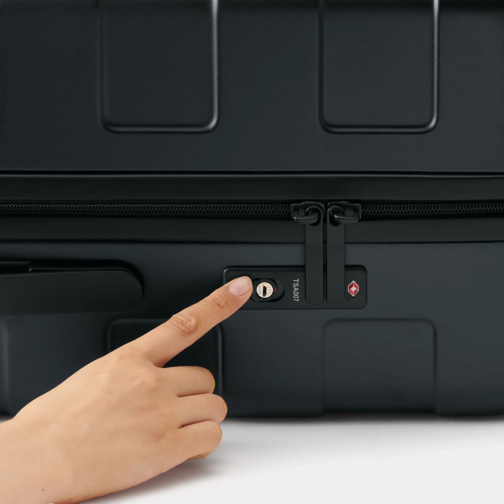 Adjustable Handle Hard Shell Suitcase 75L | Check-In