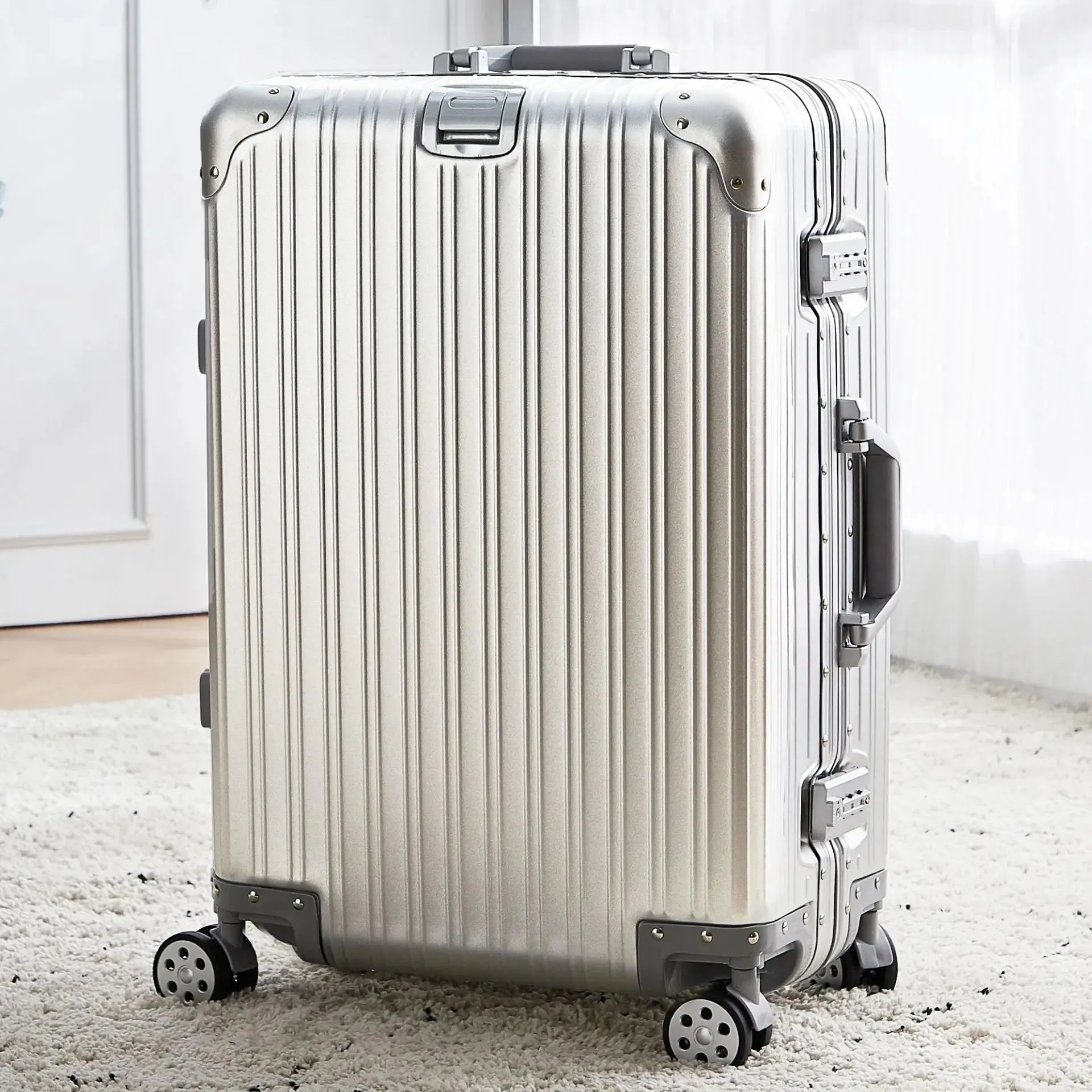 Aston | Aluminum Luggage